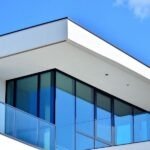 Giyotin Cam Sistemleri: Modern Mimari İçin Şık ve Fonksiyonel Çözümler