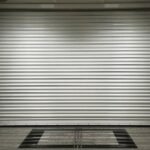 Yüksek güvenlikli, kapalı durumda metalik otomatik kepenk sistemleri uygulaması, Sterm Alüminyum.